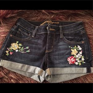 🌸 Cute Arizona Embroidered Denim Shorts 🌸